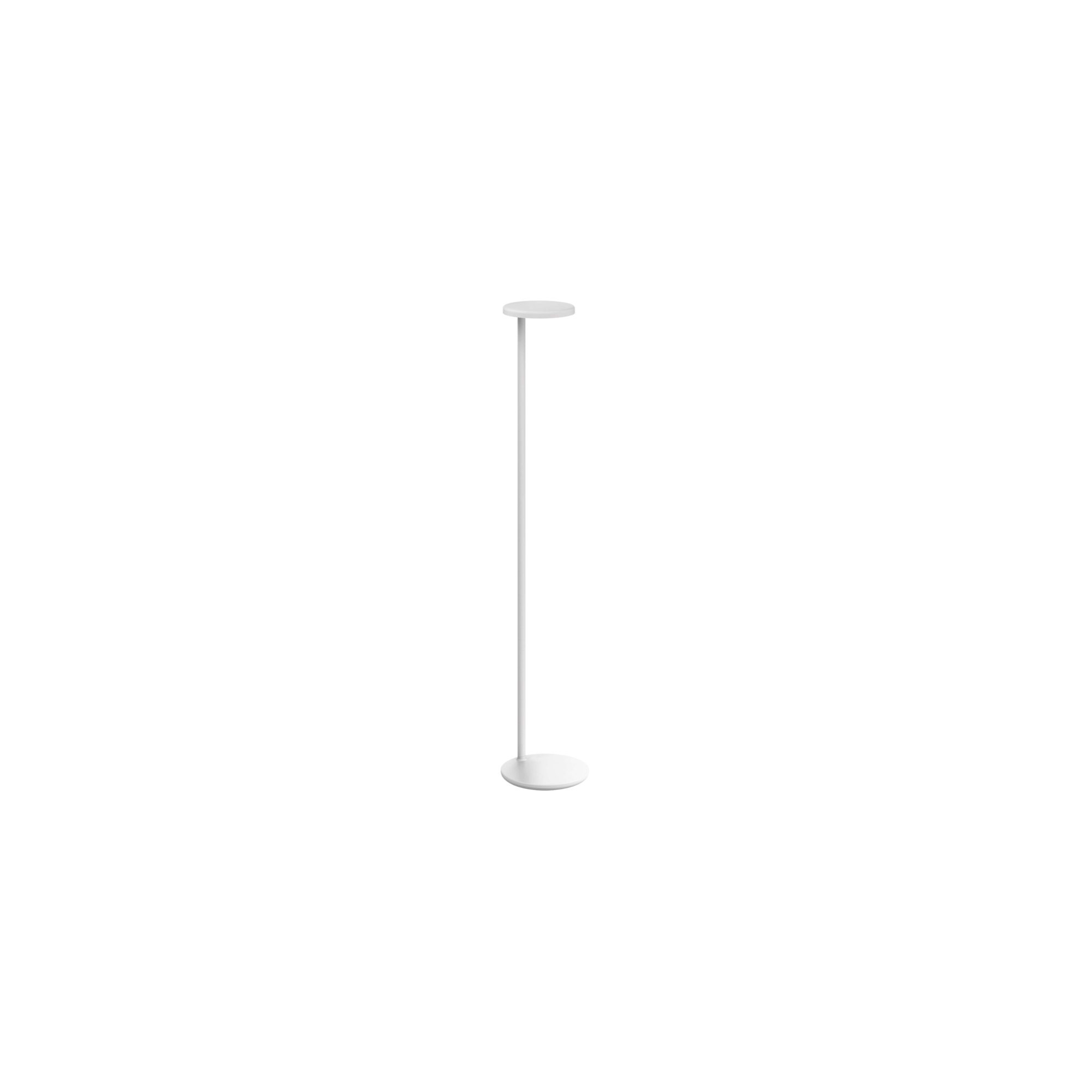 Oblique floor lamp – matte white – with USB-C - Flos