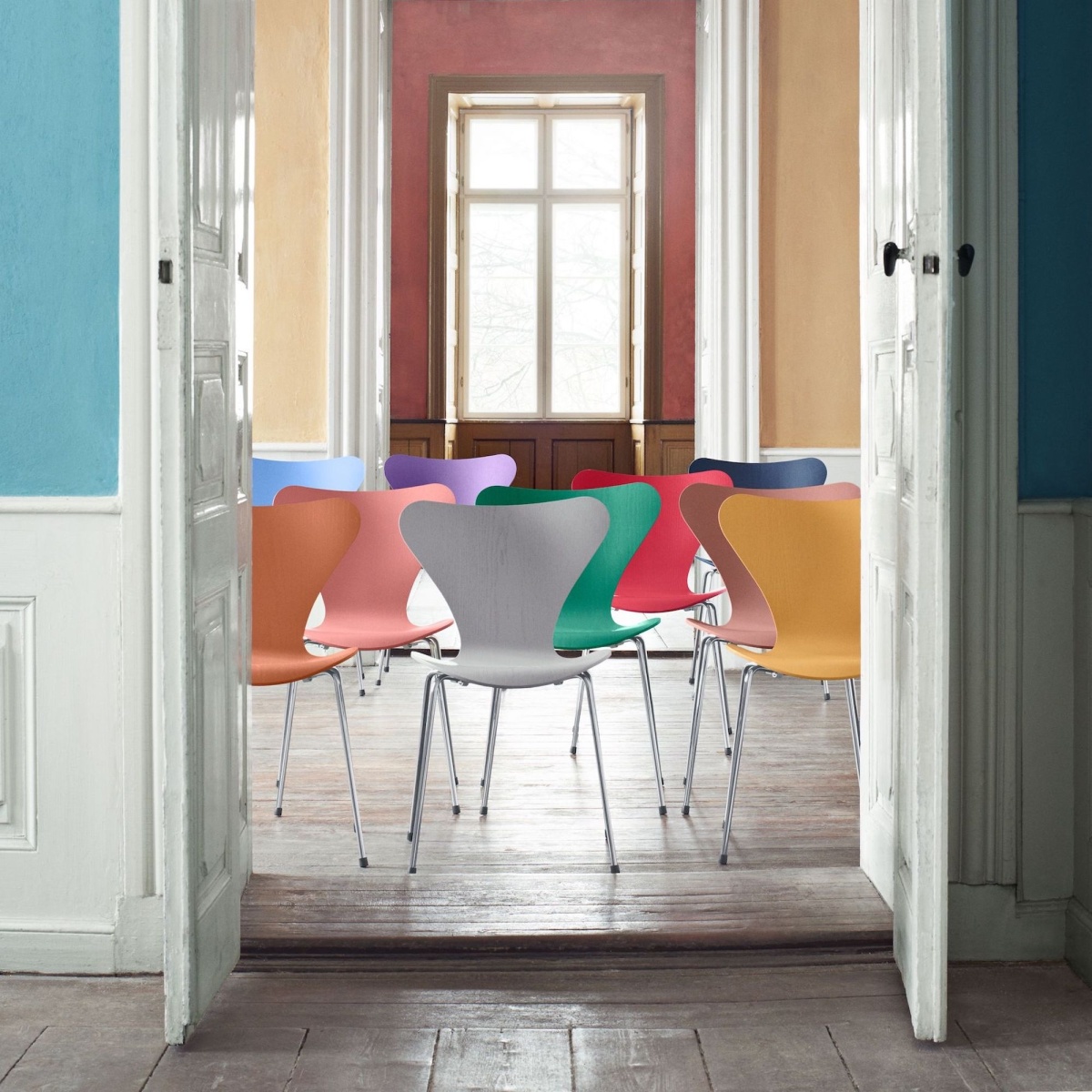 Chaise Série 7 – Frêne coloré – Fritz Hansen