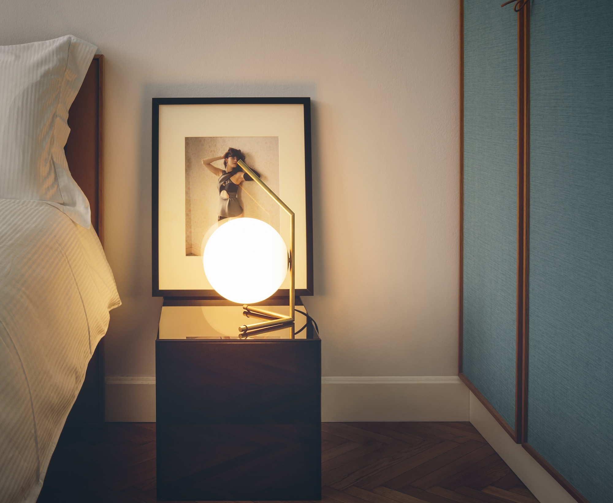 IC table lamp